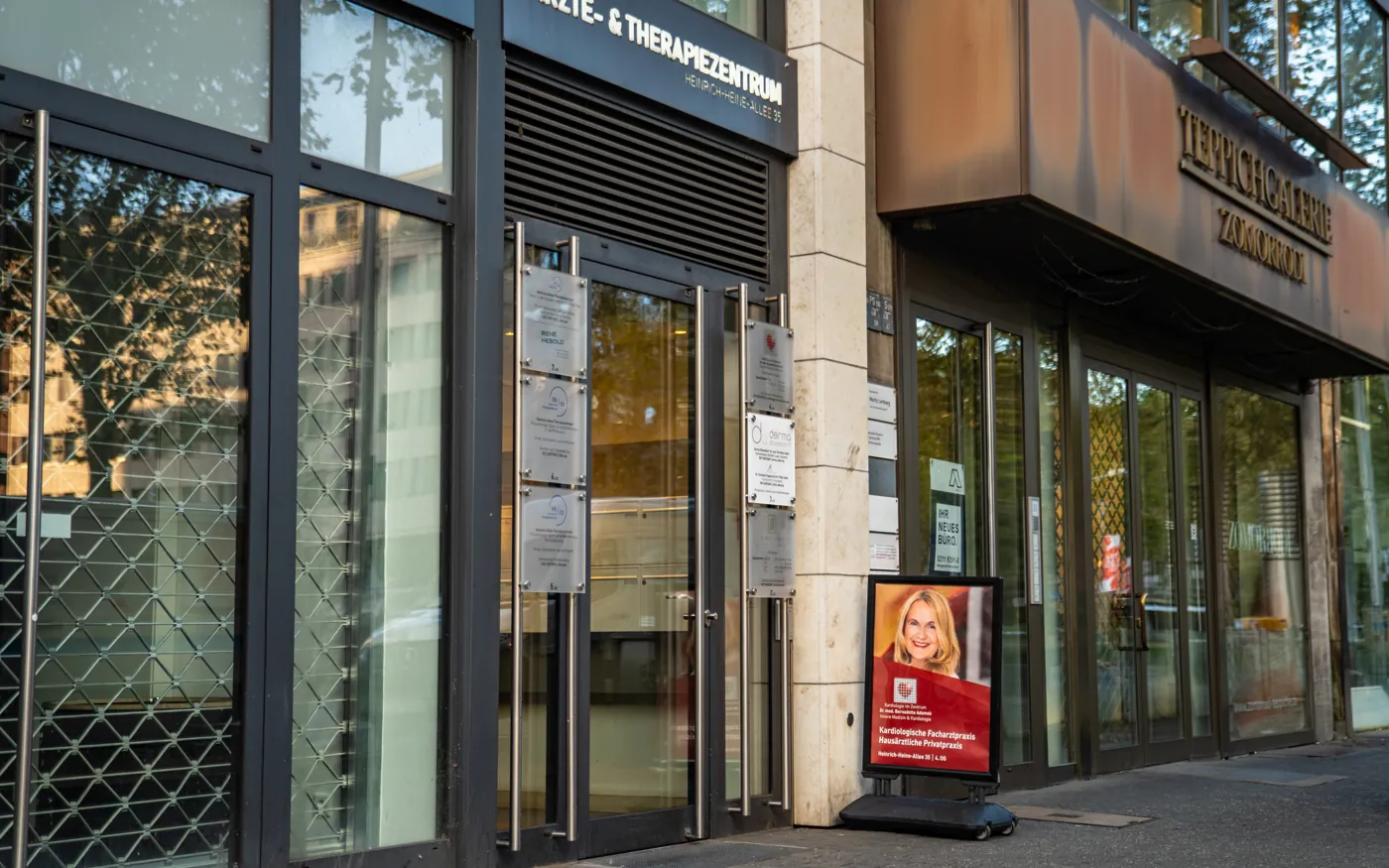 Eingang Heinrich-Heine-Allee 35